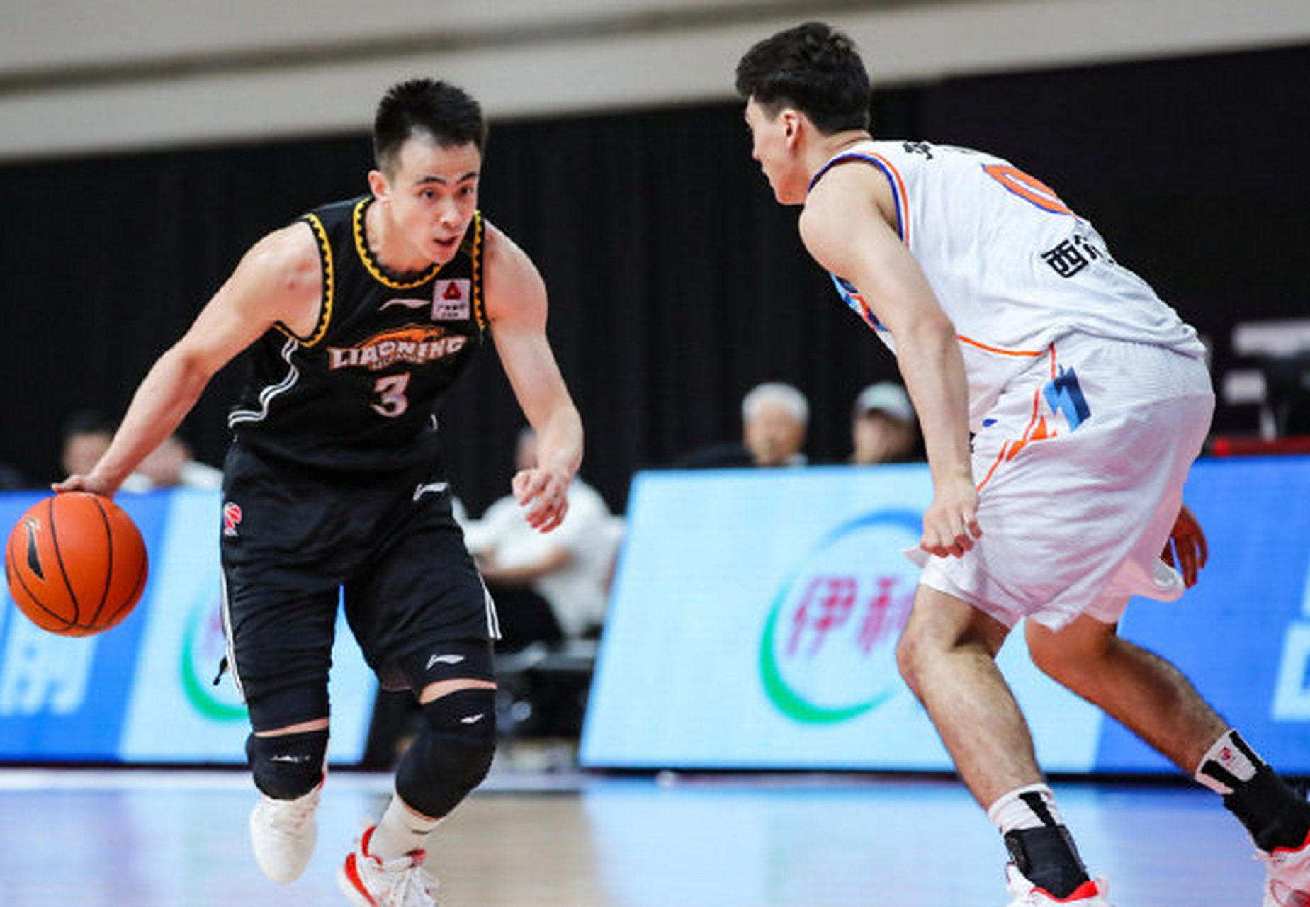 窗口期CBA常规赛传出新动向；新疆广汇内部沟通；管理层表态——话题不断；资深球员宣示担当(新疆广汇为什么退出cba)-玖鼎网站