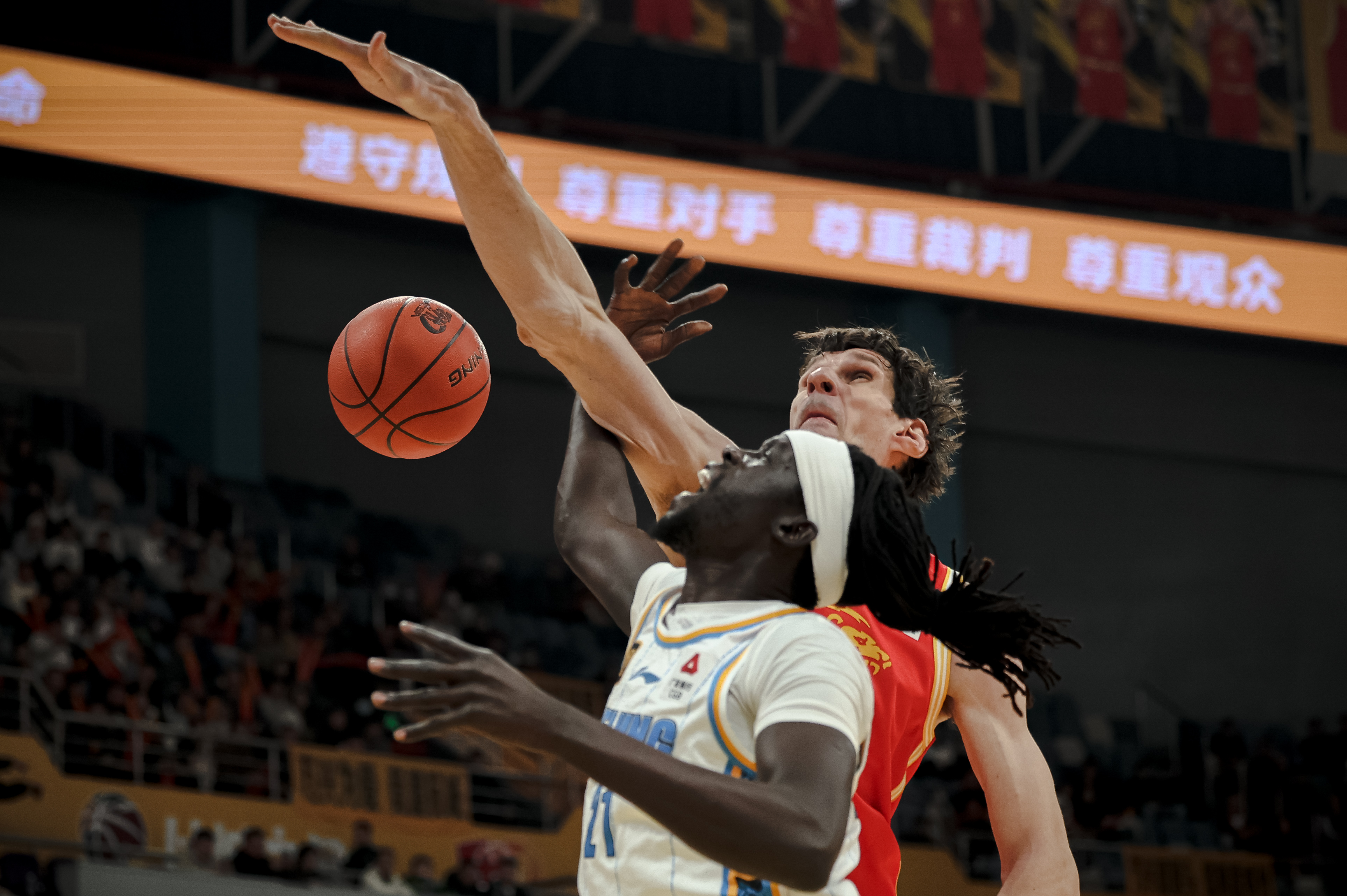 关于CBA常规赛国际比赛日再迎强敌；洛杉矶快船队长鼓劲；主帅态度：赛场秩序良好；训练强度明显提升的信息-玖鼎网页版